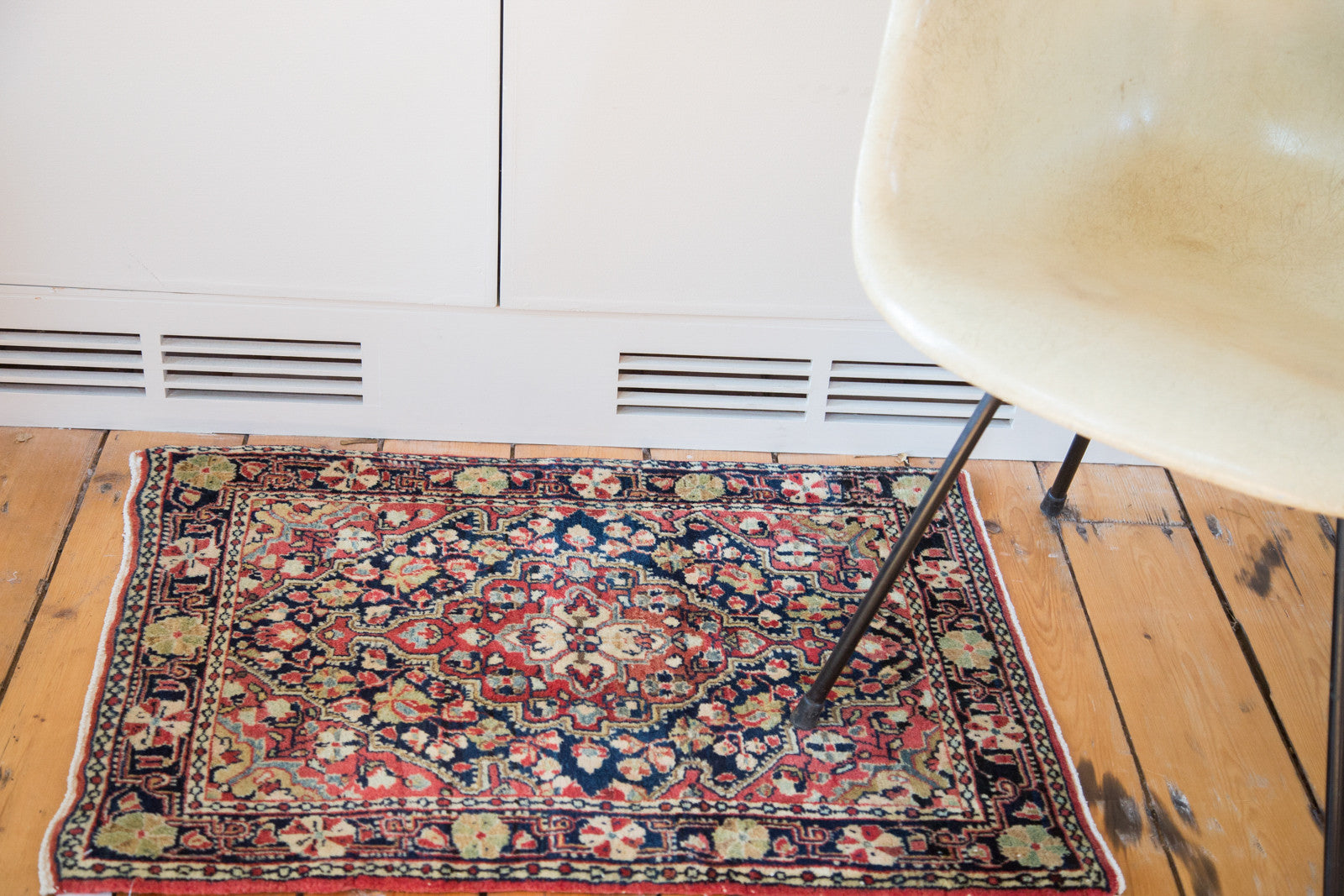 2x2.5 Vintage Sarouk Rug Mat // ONH Item ee001742 Image 1