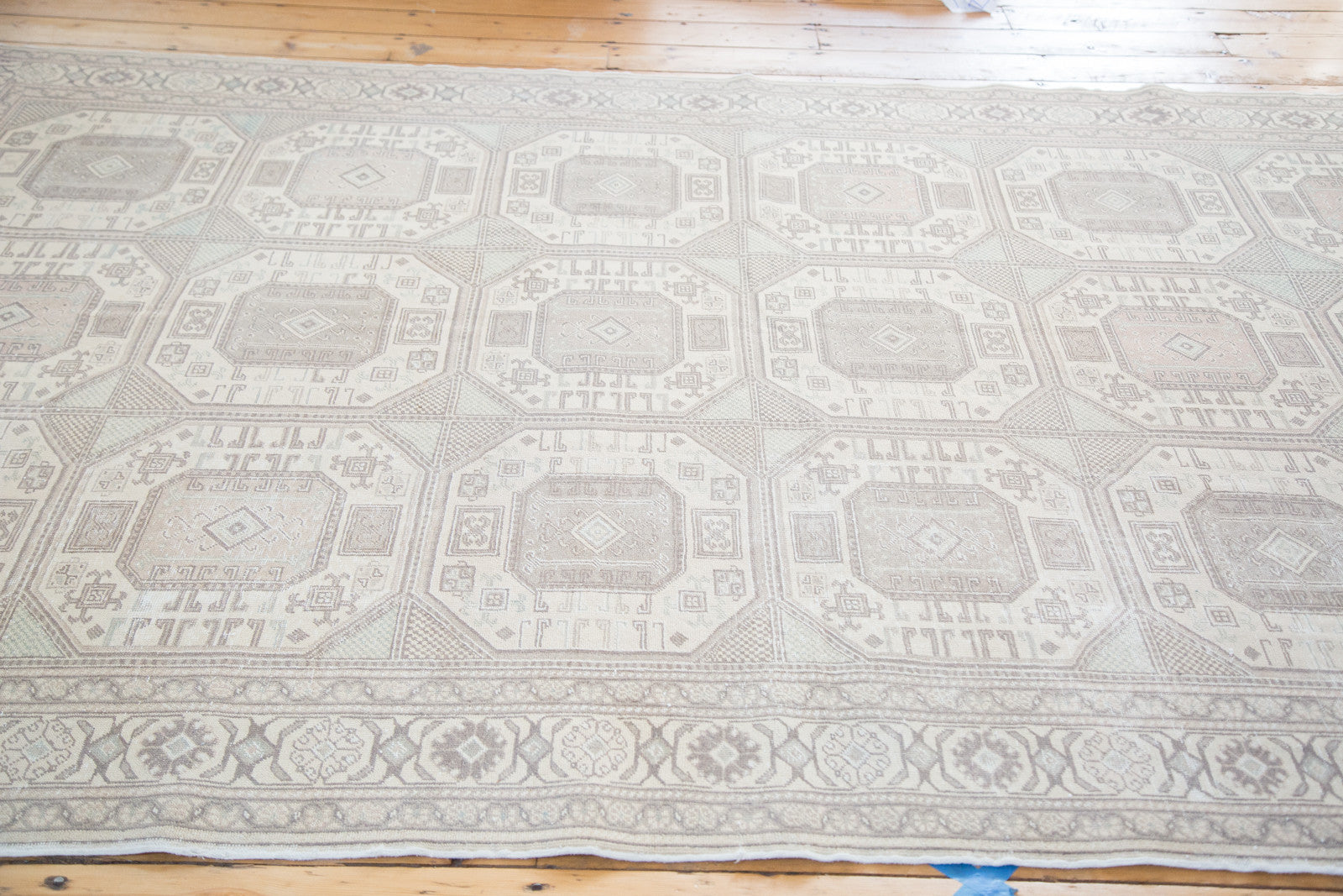 6.5x9.5 Distressed Kaisary Carpet // ONH Item ee001750 Image 1
