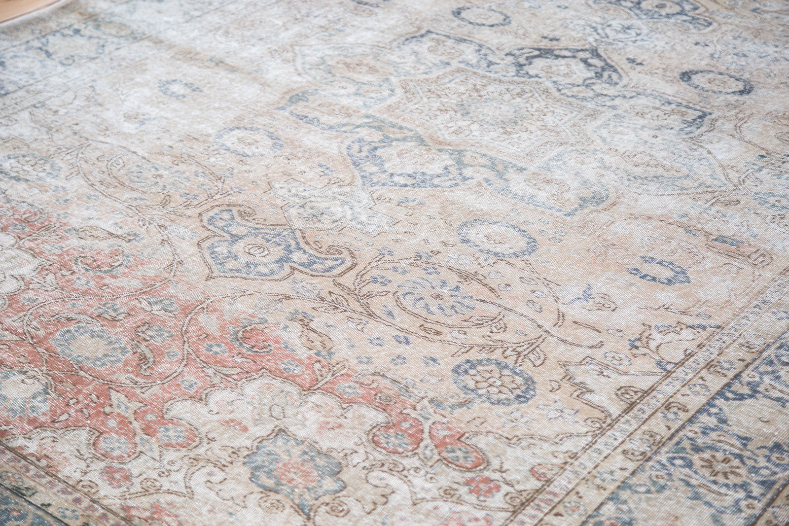 6.5x9.5 Distressed Kaisary Carpet // ONH Item ee001778 Image 1