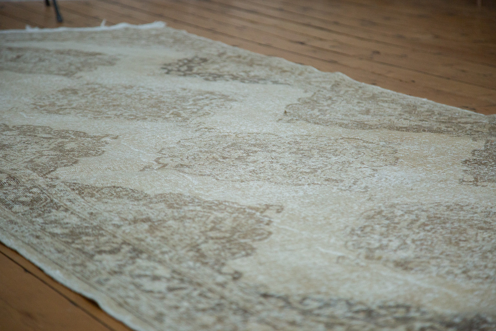 5x13.5 Distressed Sparta Runner // ONH Item ee001901 Image 1