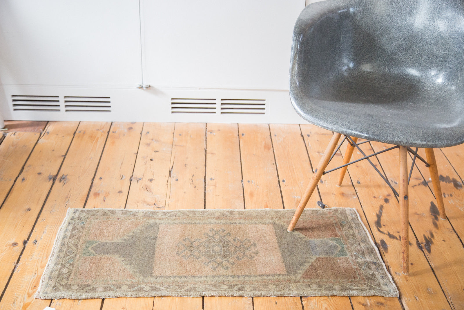 1.5x3.5 Vintage Oushak Rug Mat // ONH Item ee001908 Image 1