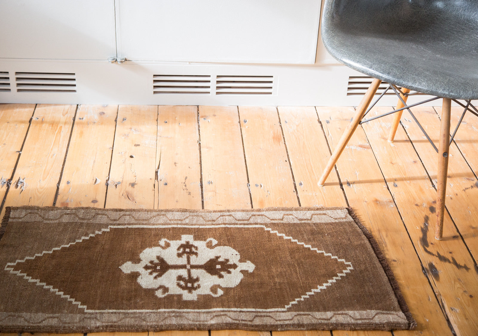 1.5x3.5 Vintage Oushak Rug Mat // ONH Item ee001928 Image 1