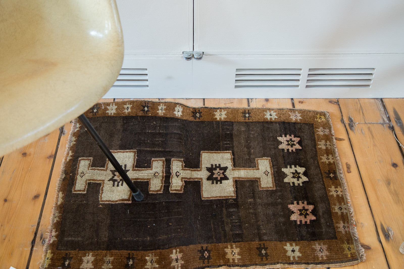 1x2.5 Vintage Oushak Rug Mat // ONH Item ee001929 Image 1