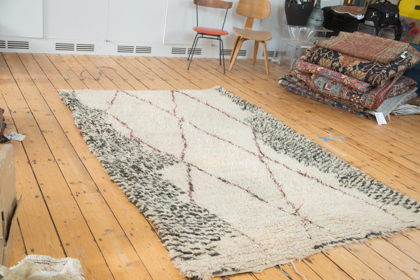 5.5x8.5 Vintage Moroccan Carpet // ONH Item ee002045 Image 1