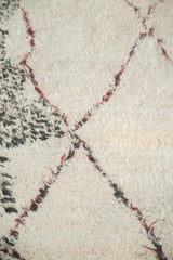 5.5x8.5 Vintage Moroccan Carpet // ONH Item ee002045 Image 4