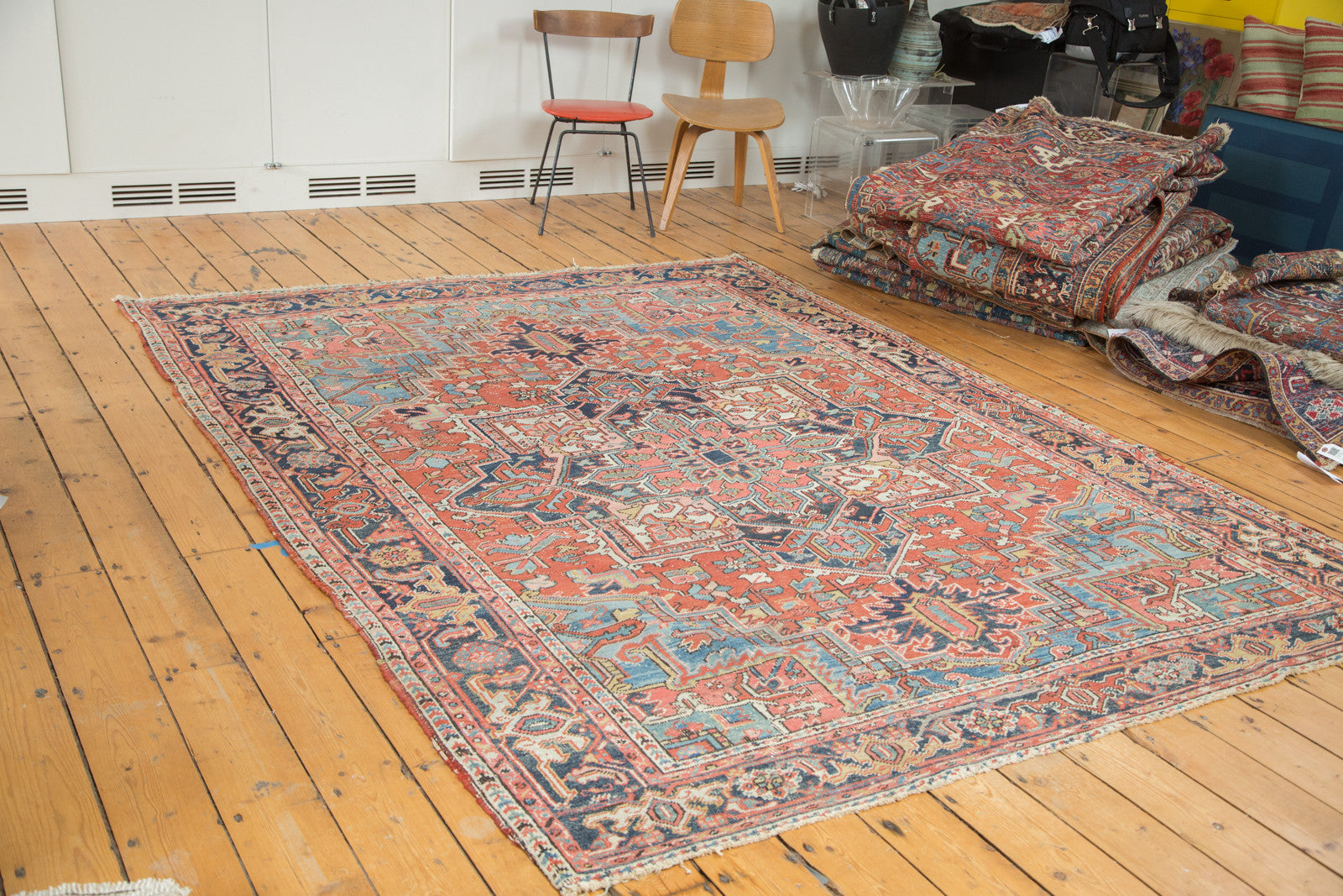  Distressed Heriz Carpet / Item ee002049 image 2
