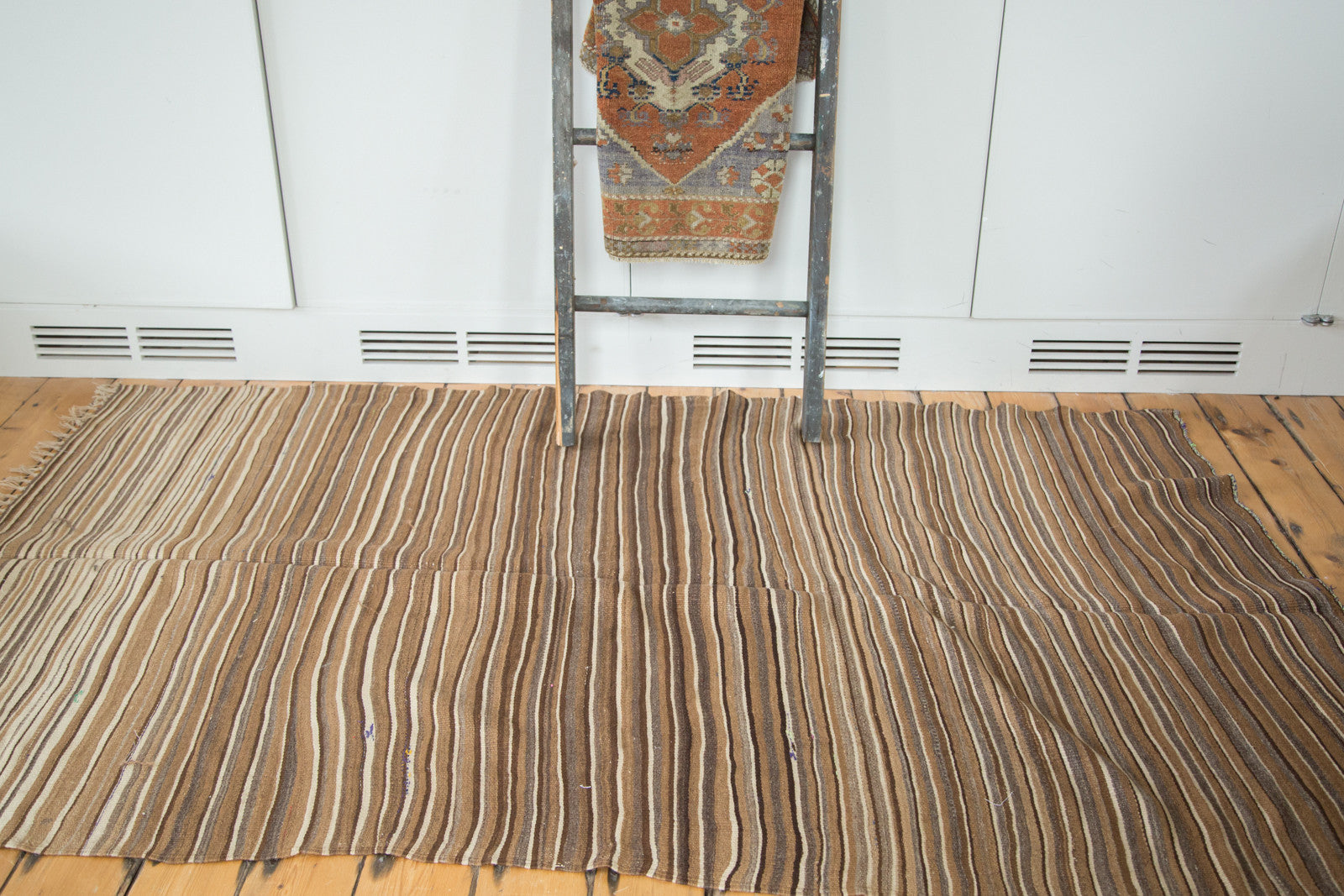 4.5x7.5 Vintage Moroccan Kilim Rug // ONH Item ee002120 Image 1