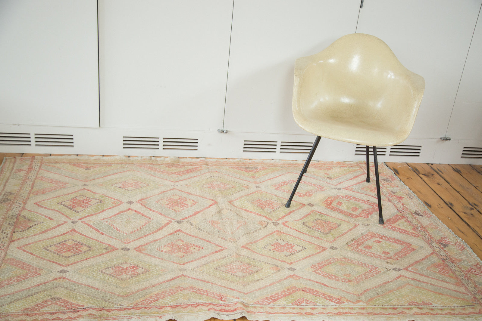 4.5x7.5 Vintage Distressed Jijim Rug // ONH Item ee002144 Image 1