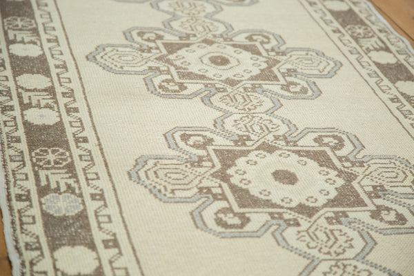  Vintage Oushak Distressed Rug Runner / Item ee002165 image 3