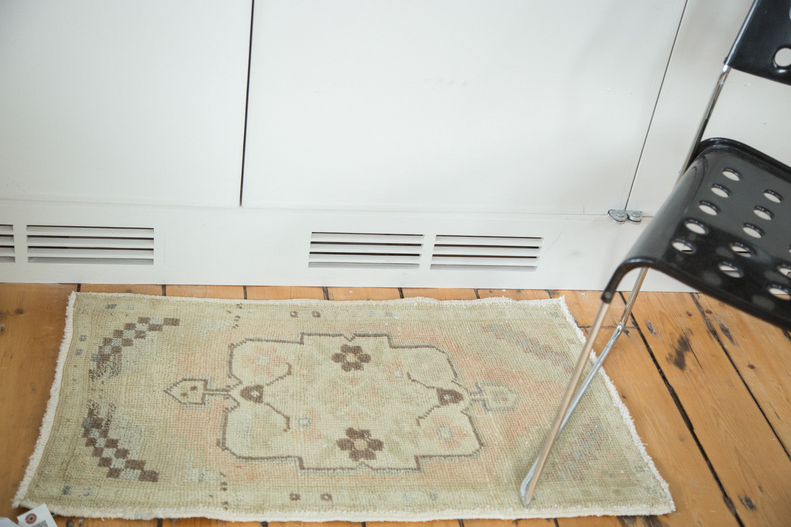 1.5x3 Vintage Oushak Distressed Rug Mat Runner // ONH Item ee002207 Image 1