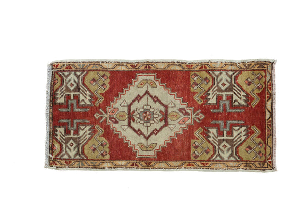 1'7" x 3'2" Vintage Oushak Rug Runner / Item ee002453 image 1