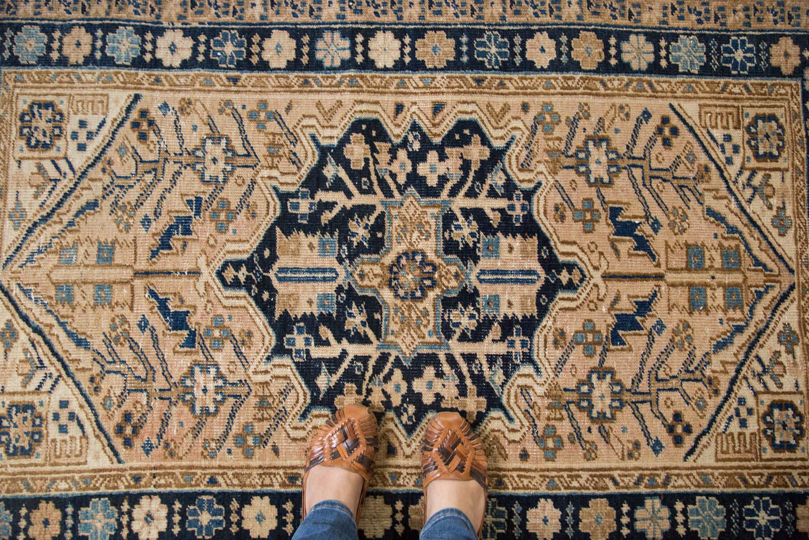  Vintage Persian Heriz Rug / Item ee002509 image 2