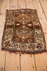 Hand-knotted Oushak rug's secured side and wide border with geometric motifs.