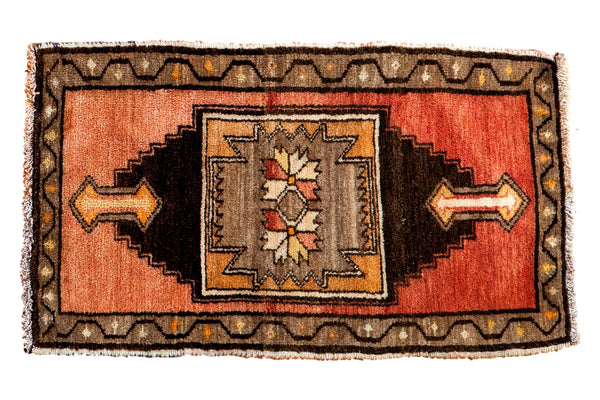 2x3 Vintage Oushak Rug Mat // ONH Item ee002564