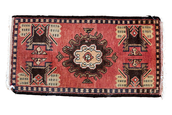 1'7" x 3' Vintage Oushak Rug Mat / Item ee002571 image 1
