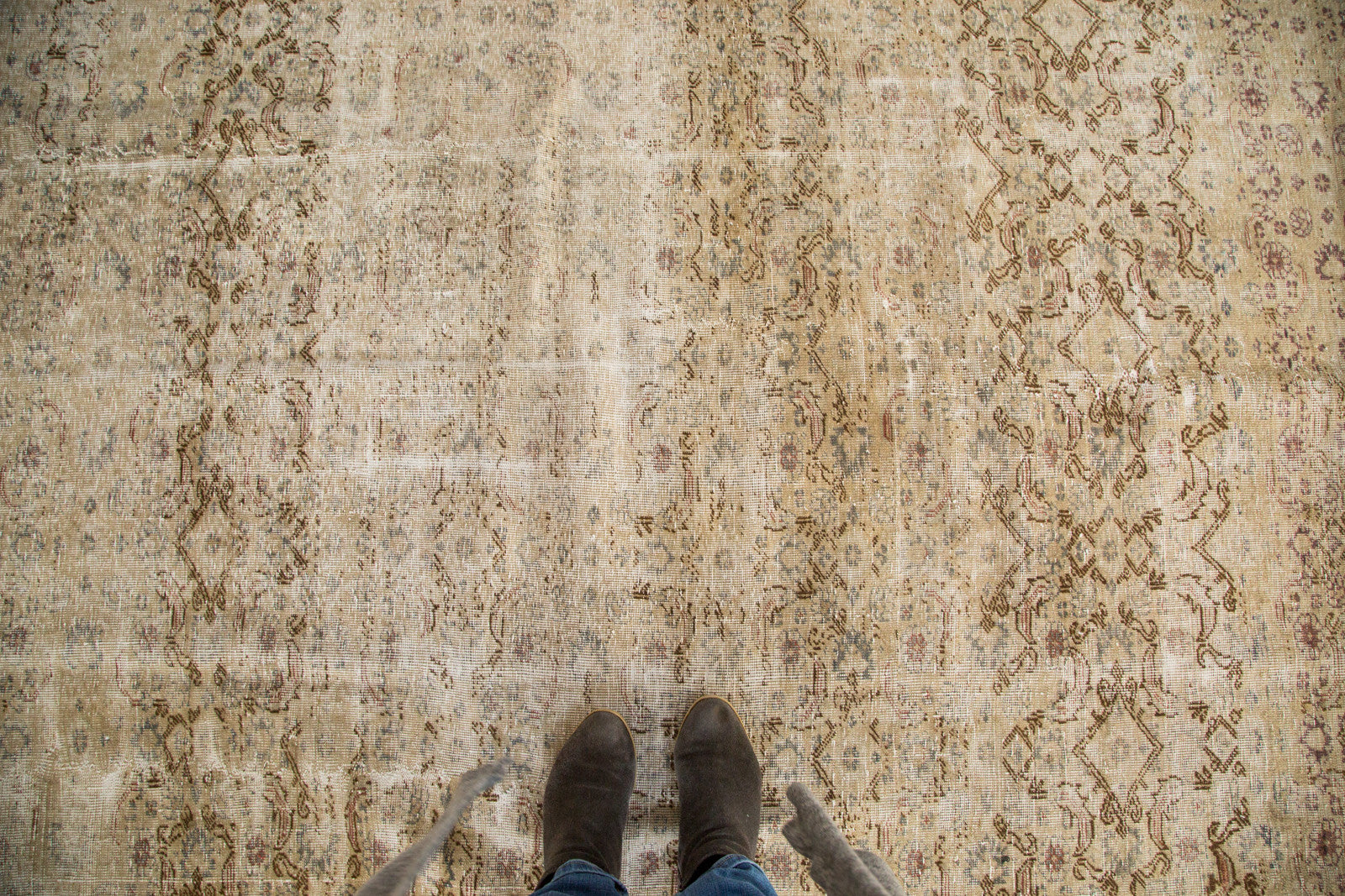 7x10.5 Distressed Vintage Oushak Carpet // ONH Item ee002634 Image 1