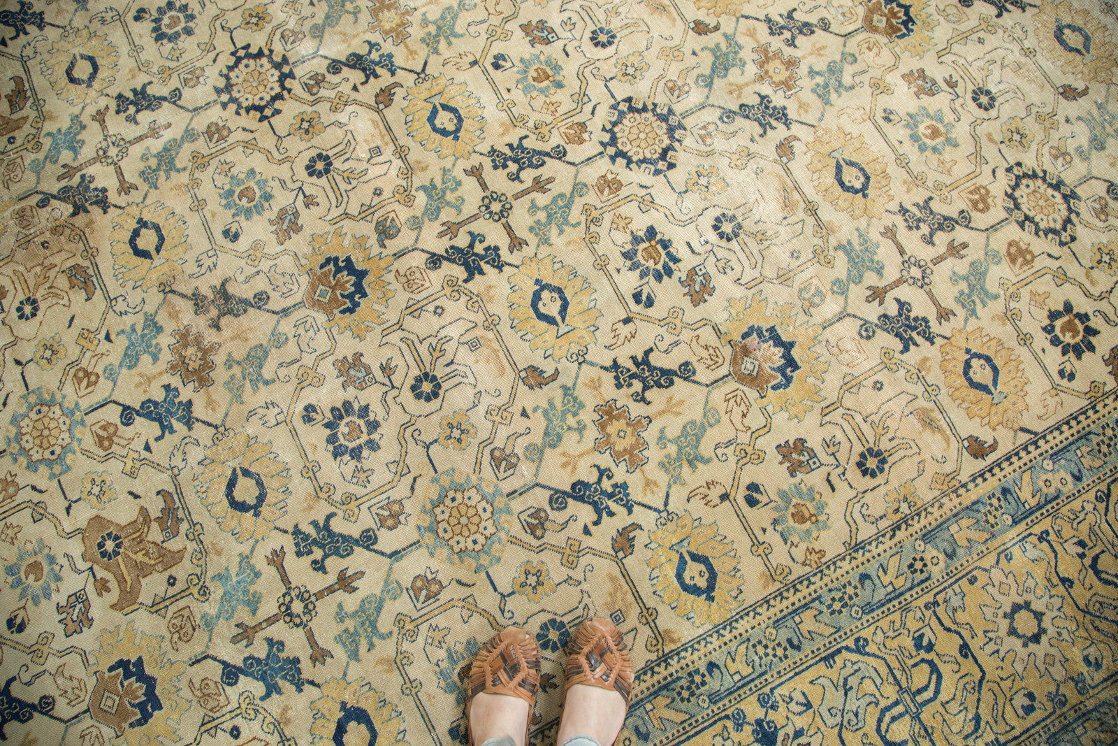  Distressed North West Persian Carpet / Item ee002751 image 2
