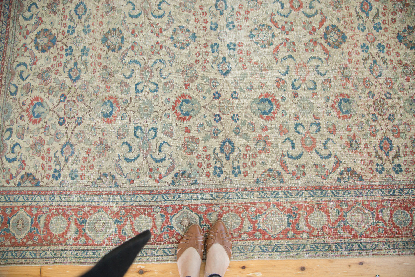 5x7.5 Vintage Distressed Kaisary Carpet // ONH Item ee002767 Image 1