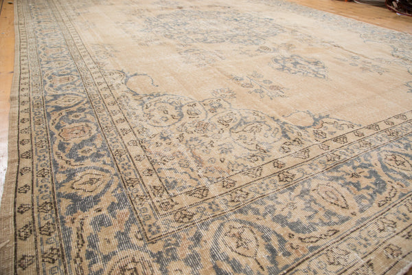  Vintage Distressed Sivas Carpet / Item ee002816 image 3