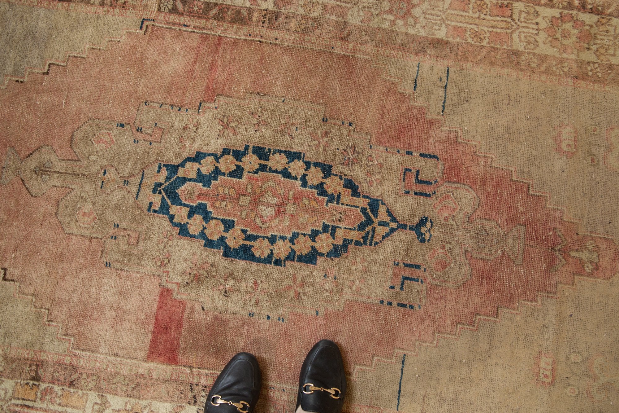 Vintage Distressed Oushak Rug Runner / ONH Item EE002839 Image 1