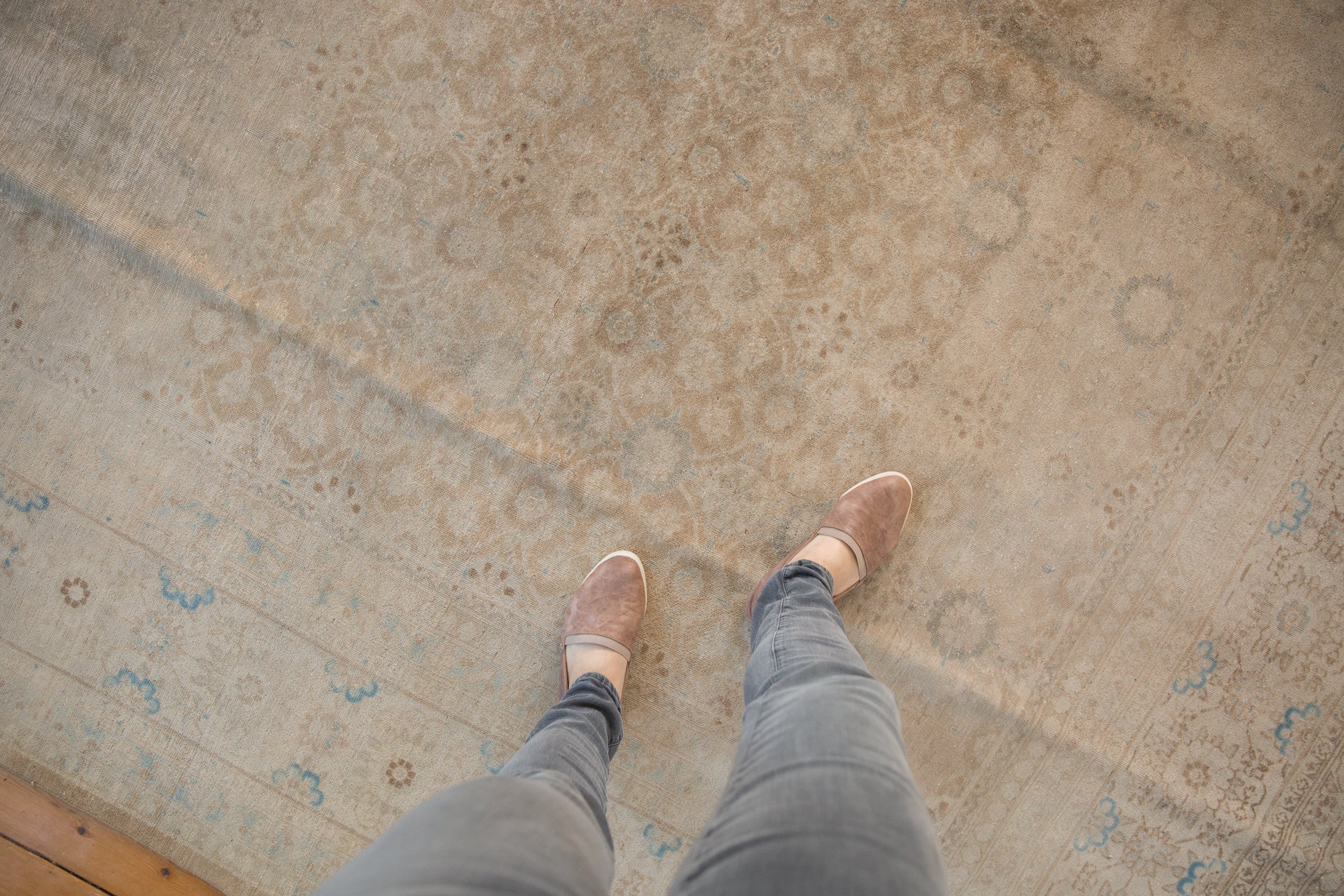 10x13 Vintage Distressed Sivas Carpet // ONH Item ee002857 Image 1