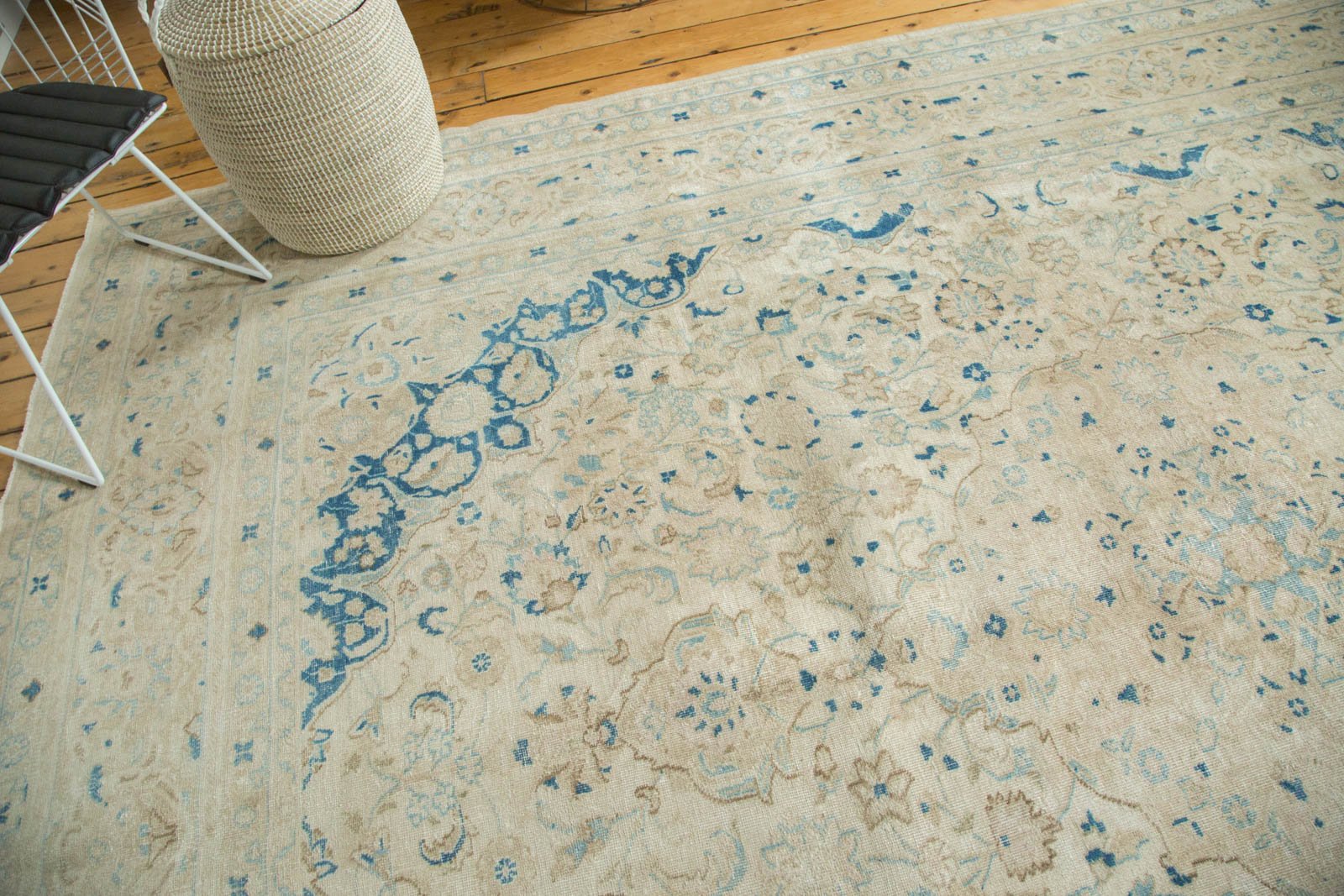 10x13 Vintage Distressed Meshed Carpet // ONH Item ee002858 Image 1