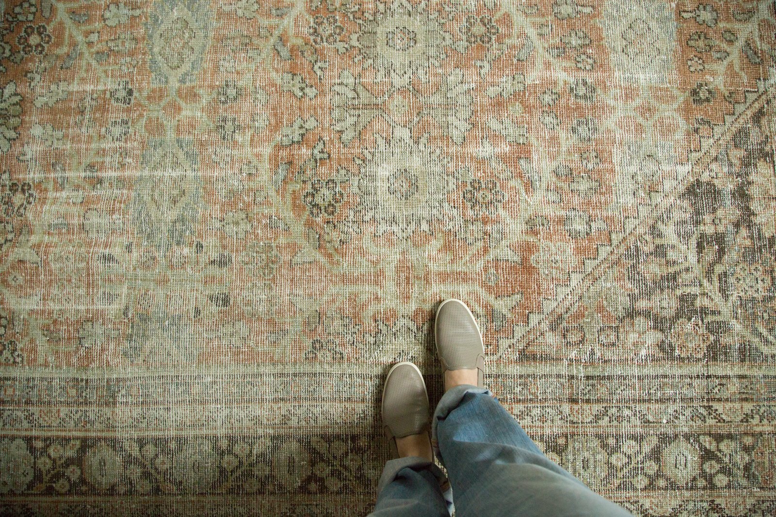 Vintage Distressed Mahal Carpet
