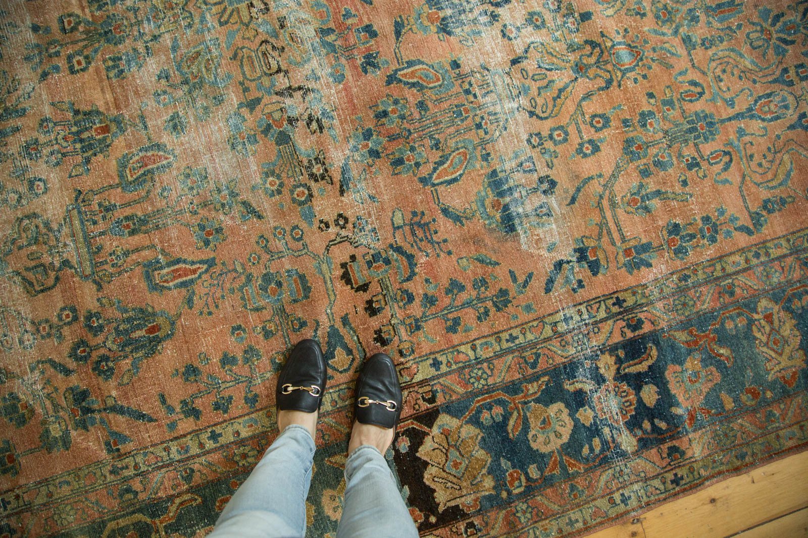 9x11 Antique Distressed Lilihan Carpet // ONH Item ee002861 Image 1