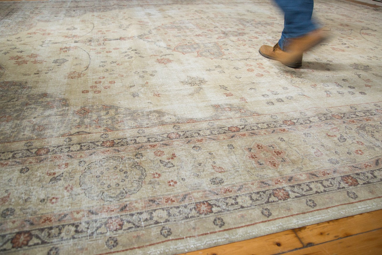  Vintage Distressed Sparta Carpet / Item ee002862 image 2