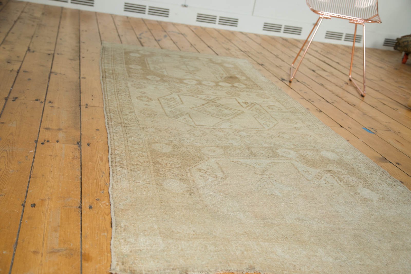  Vintage Distressed Oushak Rug Runner / Item ee002865 image 2