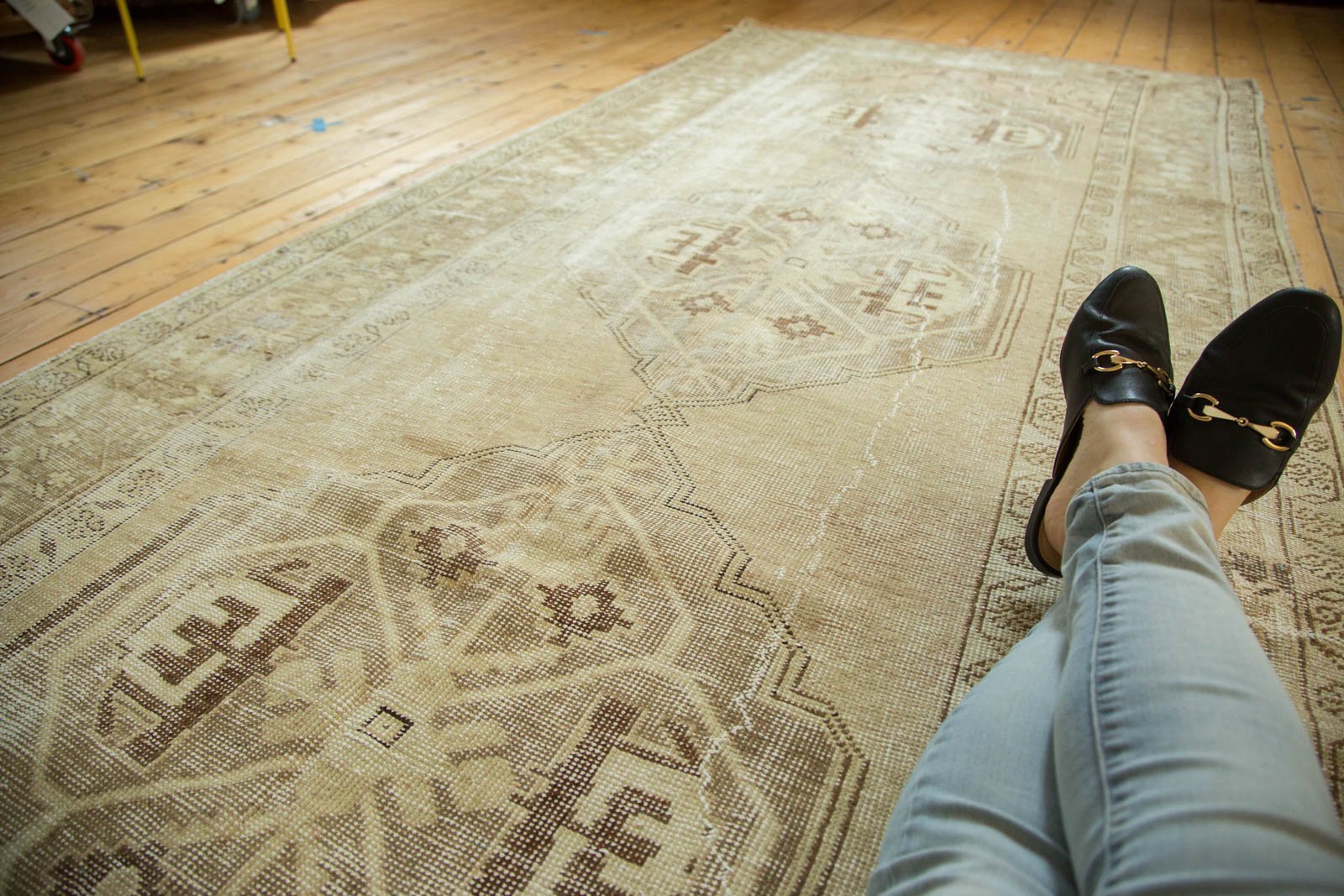  Vintage Distressed Oushak Rug Runner / Item ee002907 image 2