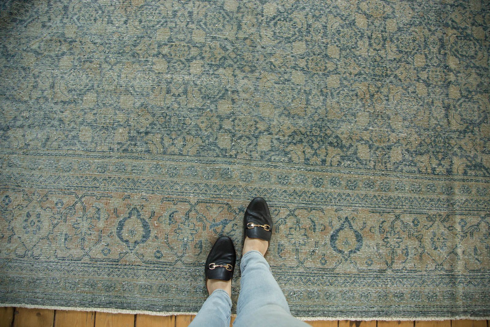 Vintage Distressed Mahal Carpet