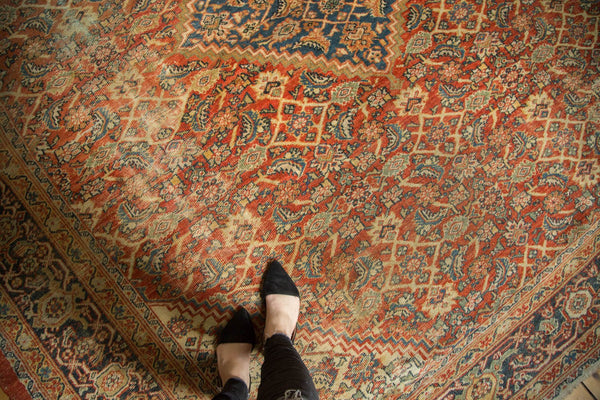 Antique Mahal Square Carpet