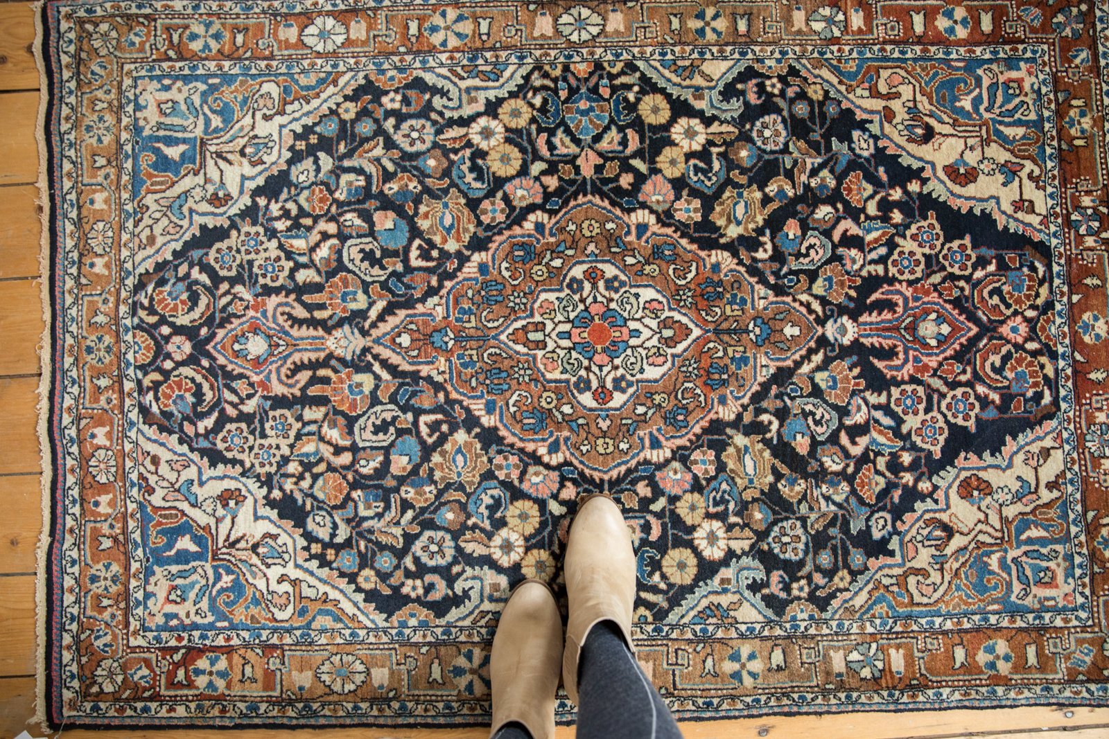 3.5x5.5 Vintage Sarouk Rug // ONH Item ee003016 Image 1