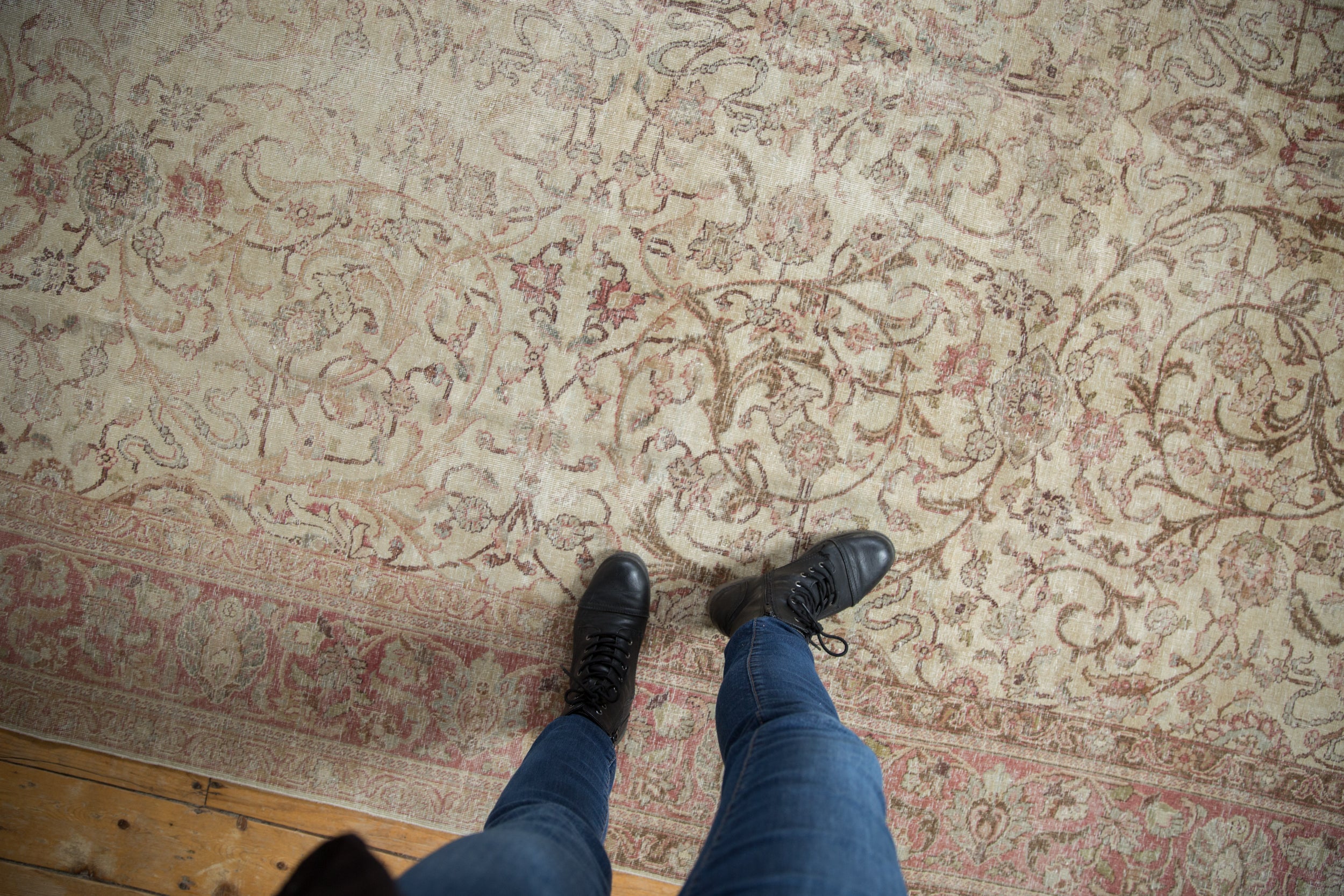 8x11 Vintage Distressed Sivas Carpet // ONH Item ee003028 Image 1