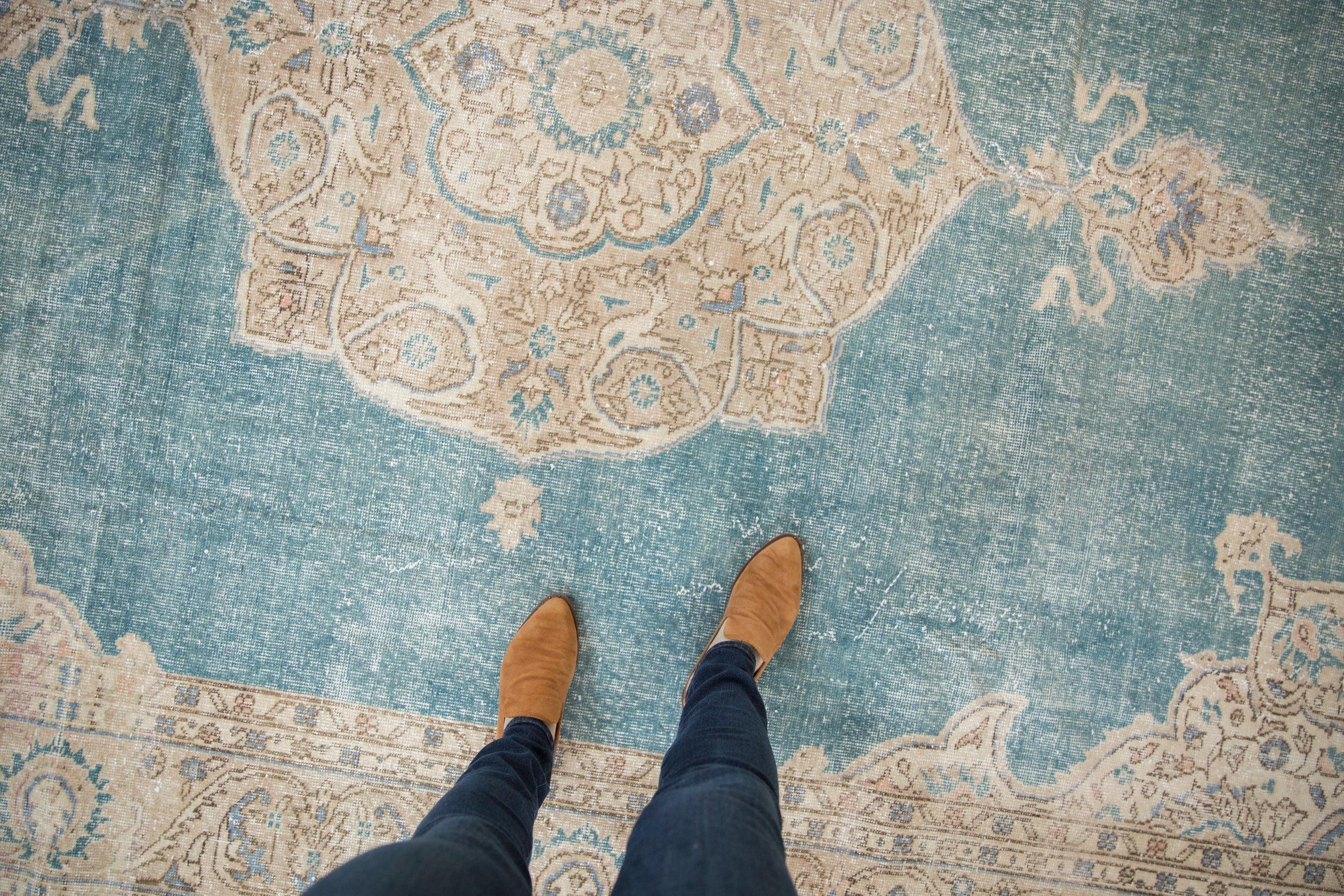 8x12 Vintage Distressed Sivas Carpet // ONH Item ee003062 Image 1