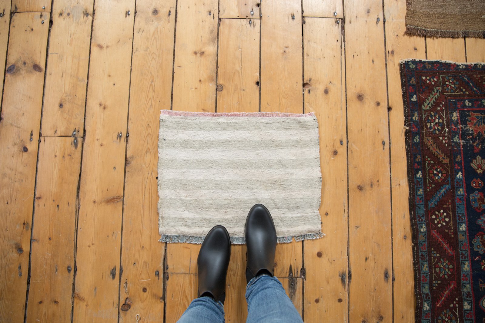  Vintage Turkish Kilim Square Rug Mat / Item ee003106 image 2