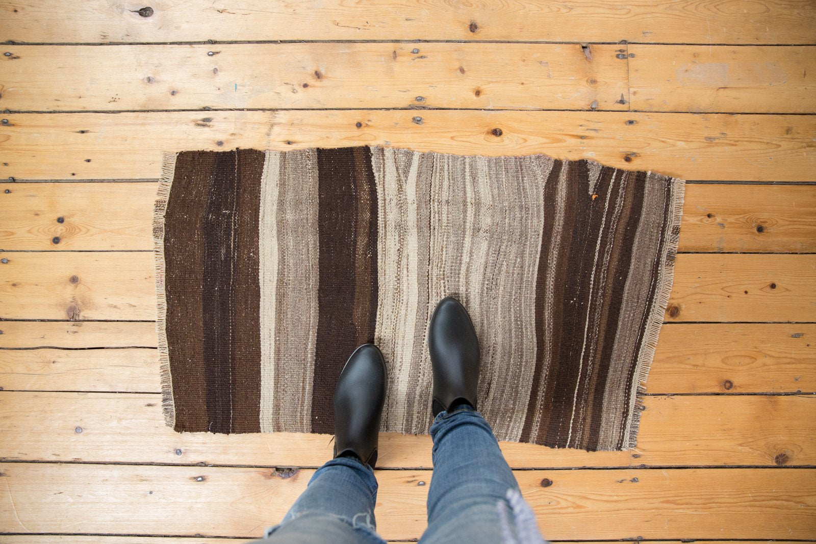 1.5x3.5 Vintage Turkish Kilim Rug Mat Runner // ONH Item ee003109 Image 1