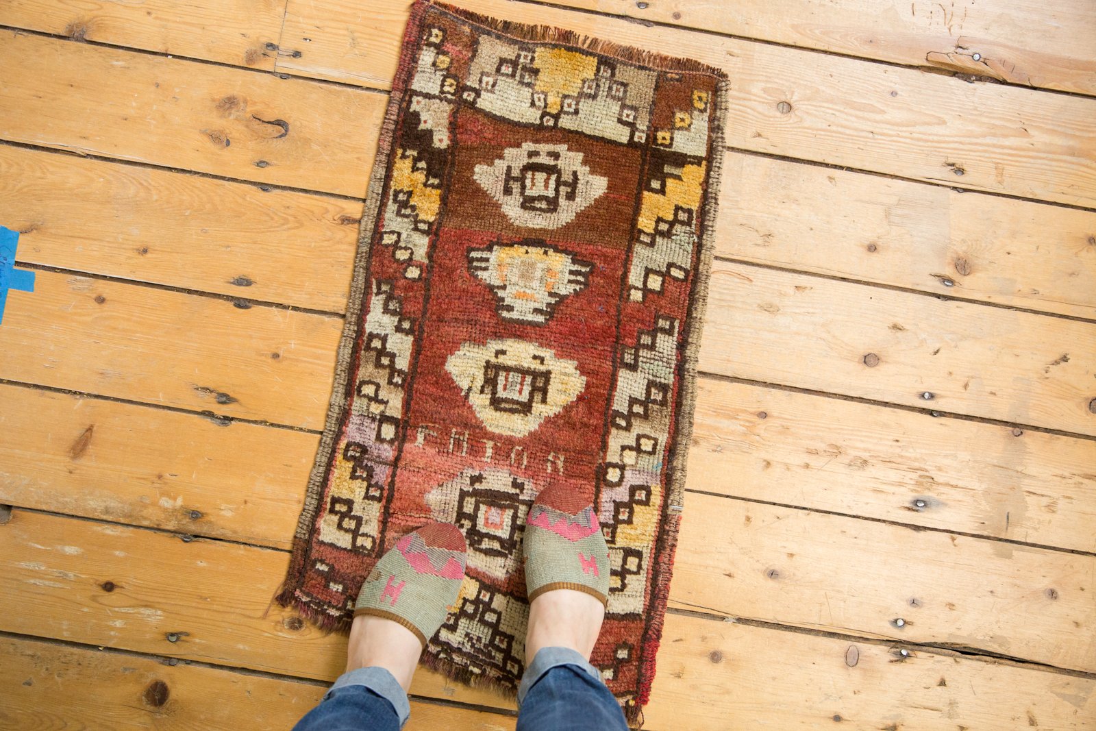 1.5x2.5 Vintage Distressed Oushak Rug Mat // ONH Item ee003172 Image 1