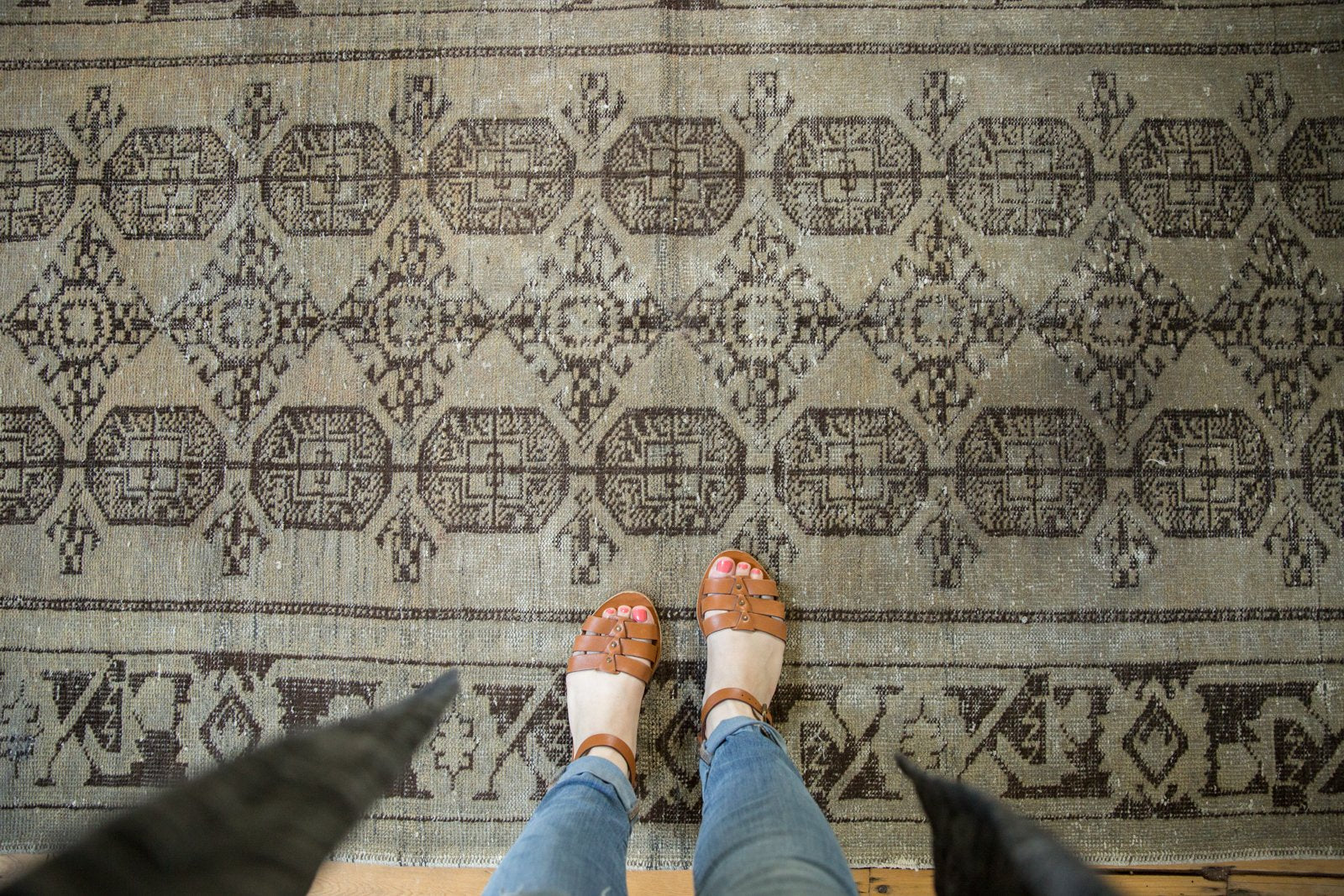  Vintage Distressed Oushak Rug Runner / Item ee003212 image 2