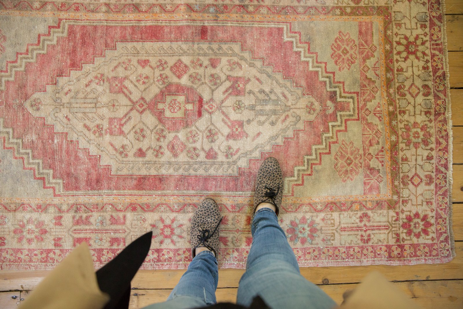  Vintage Distressed Oushak Rug / Item ee003232 image 2