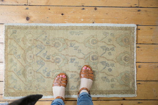  Vintage Distressed Oushak Rug Mat / Item ee003262 image 2