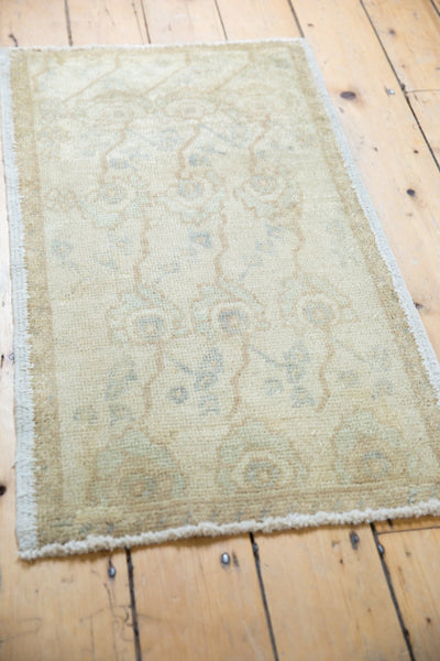  Vintage Distressed Oushak Rug Mat / Item ee003262 image 3