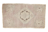 Distressed vintage Oushak rug mat with pale mauve and ivory serrated medallion, 1'7