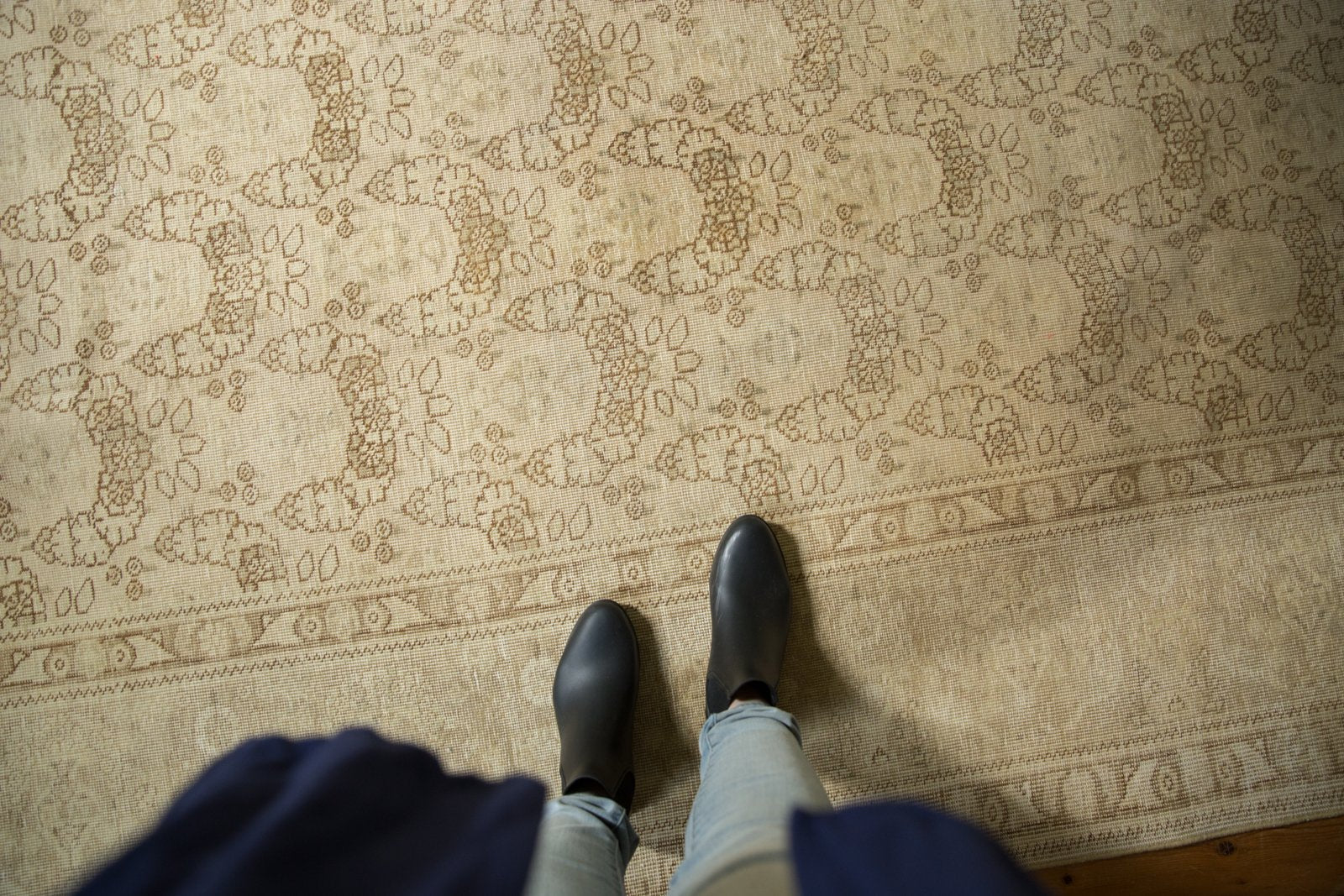  Vintage Distressed Tabriz Carpet / Item ee003281 image 2