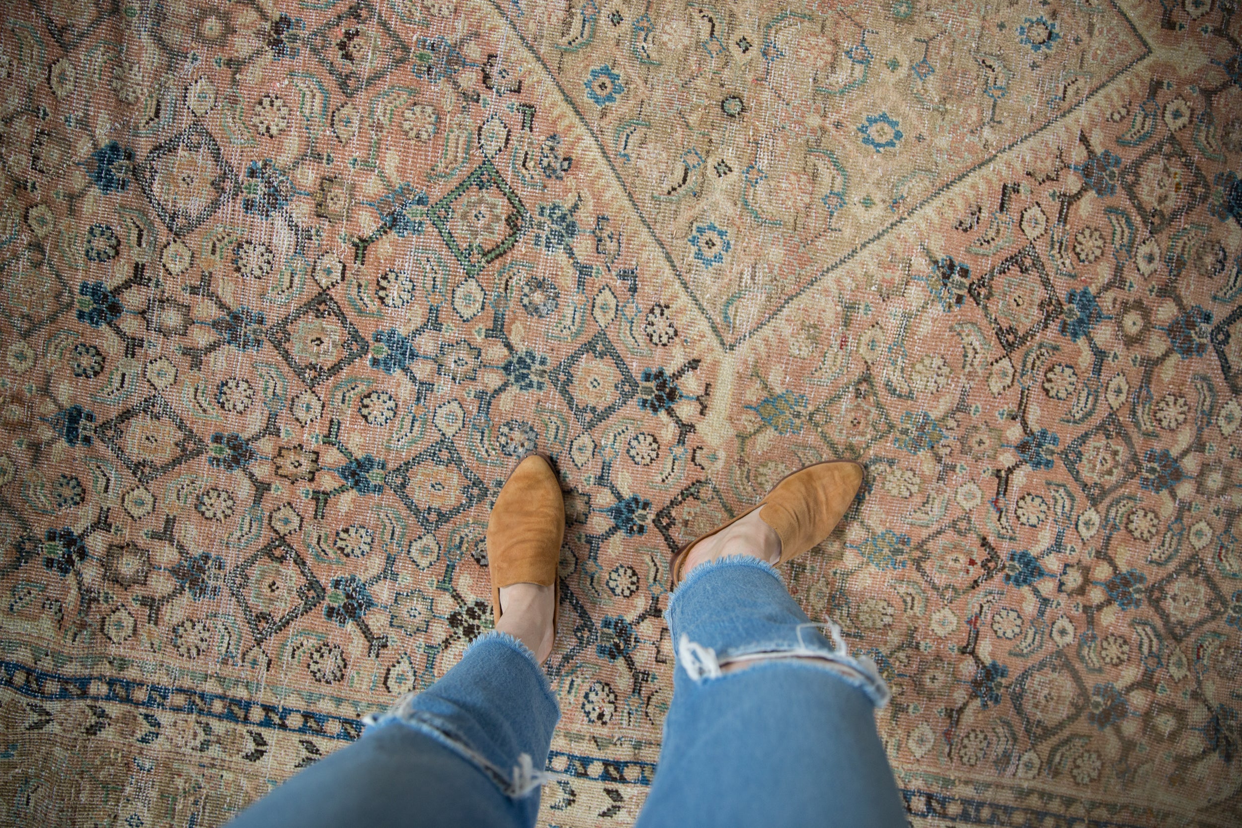 9.5x12.5 Vintage Distressed Mahal Carpet // ONH Item ee003282 Image 1