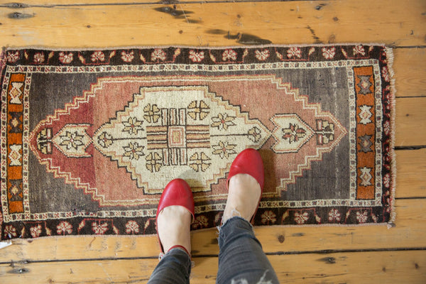  Vintage Distressed Oushak Rug Mat Runner / Item ee003303 image 2