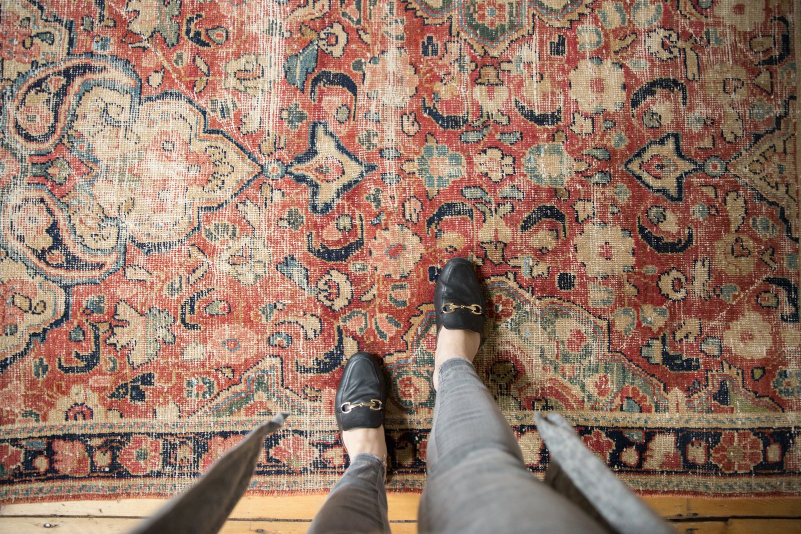  Vintage Distressed Mahal Rug / Item ee003338 image 2