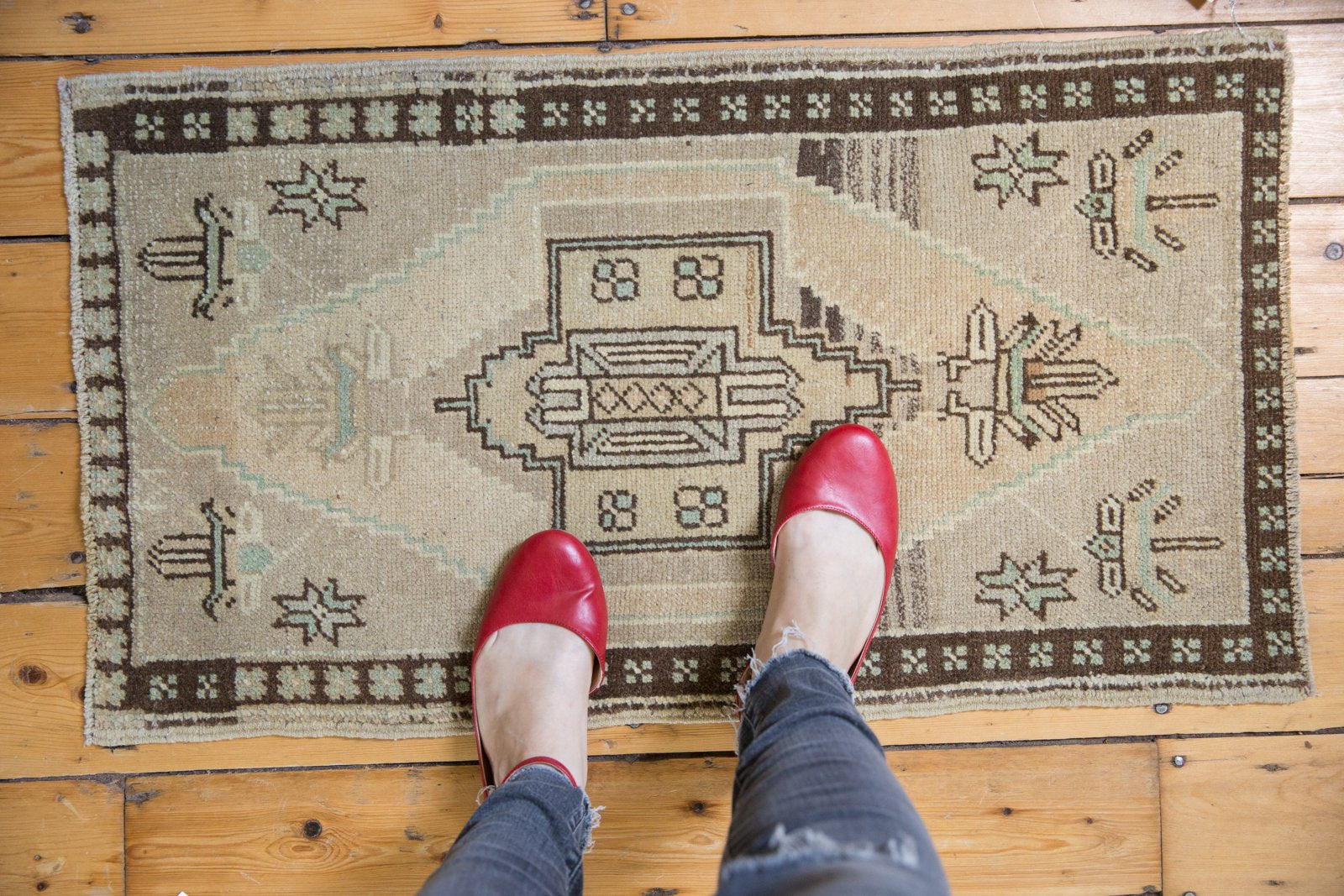 1.5x3 Vintage Distressed Oushak Rug Mat // ONH Item ee003356 Image 1