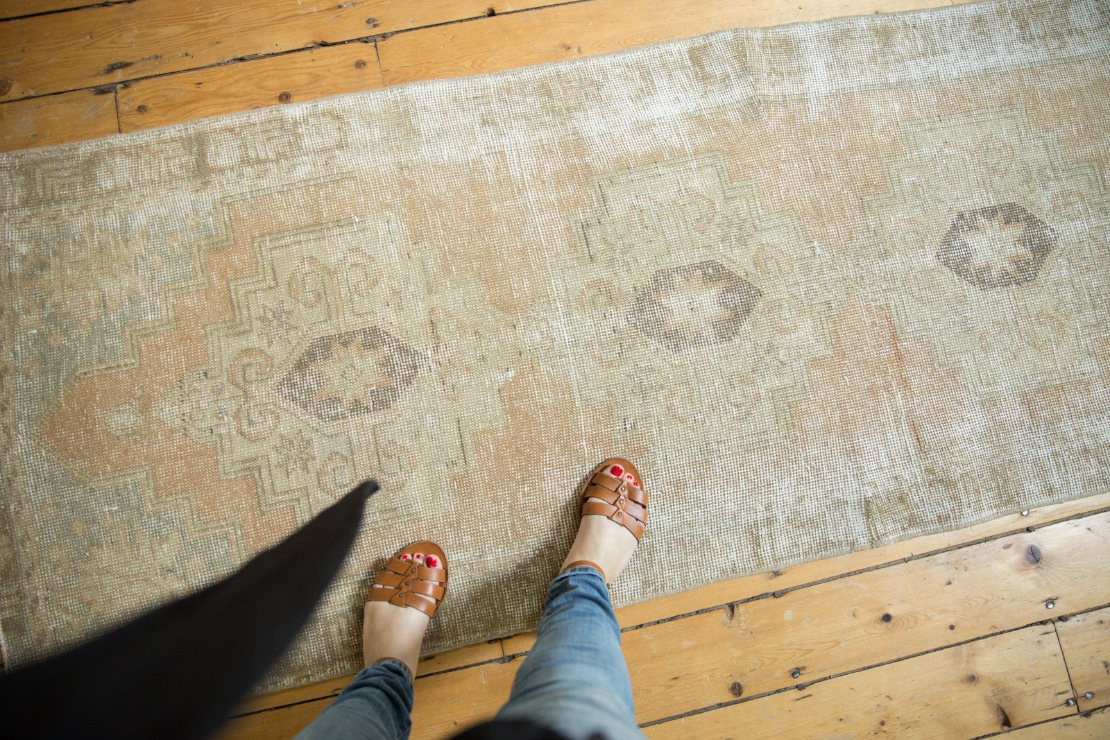  Vintage Distressed Oushak Rug Runner / Item ee003371 image 2